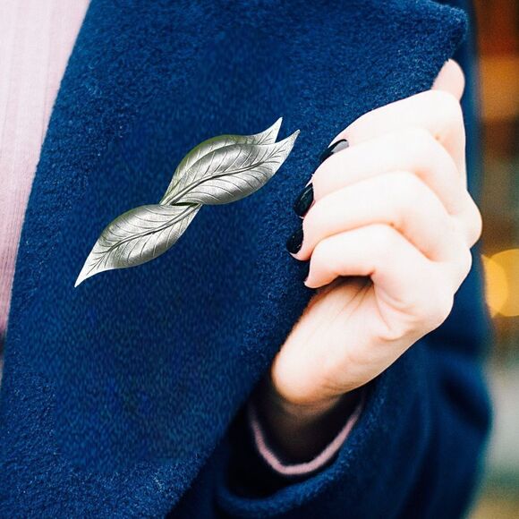 Vintage Triple Leaf Silver Tone Brooch Pin - Picture 2 of 16